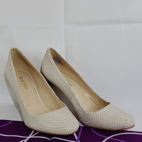 Nine West White/Cream Leather Snakeskin Closed Toe Heels - Size 6.5 M - Picture 6 of 16